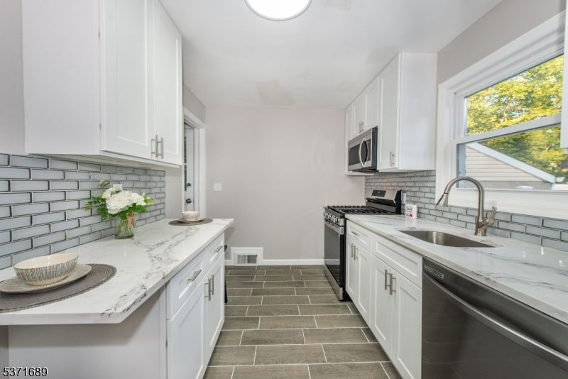 Interior, Kitchen, Stainless Steel Appliances