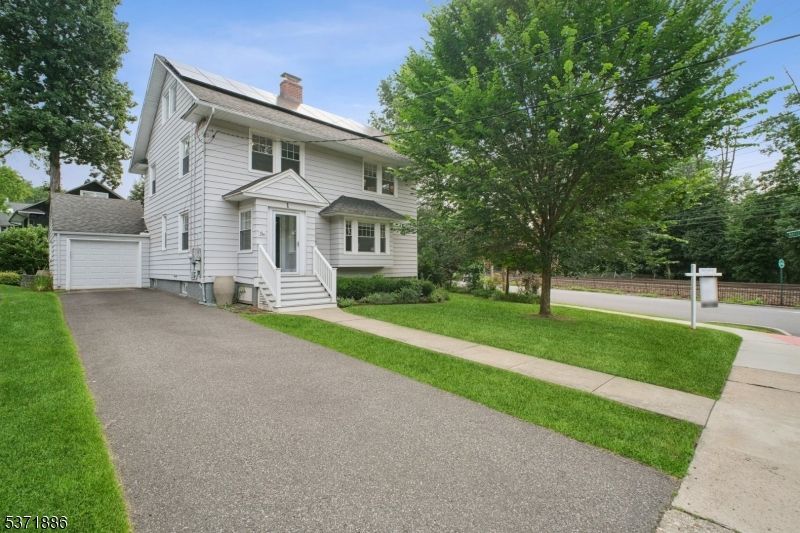 Backyard, Exterior, Facade, American Foursquare
