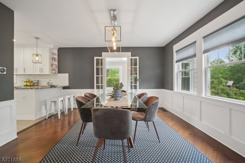 Dining room, Interior, Kitchen, Pendant Lights, Wood Texture Flooring