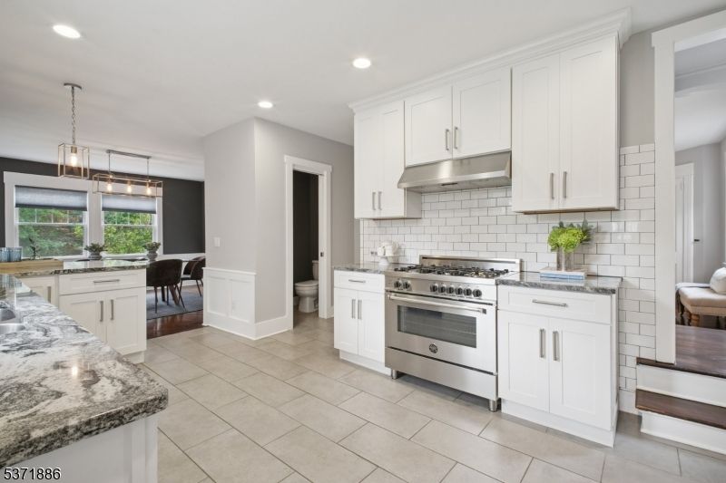 Dining room, Interior, Kitchen, Pendant Lights, Recessed Lighting, Stainless Steel Appliances