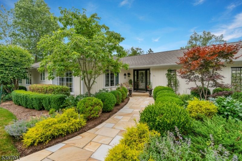 Backyard, Exterior, Facade, Ranch