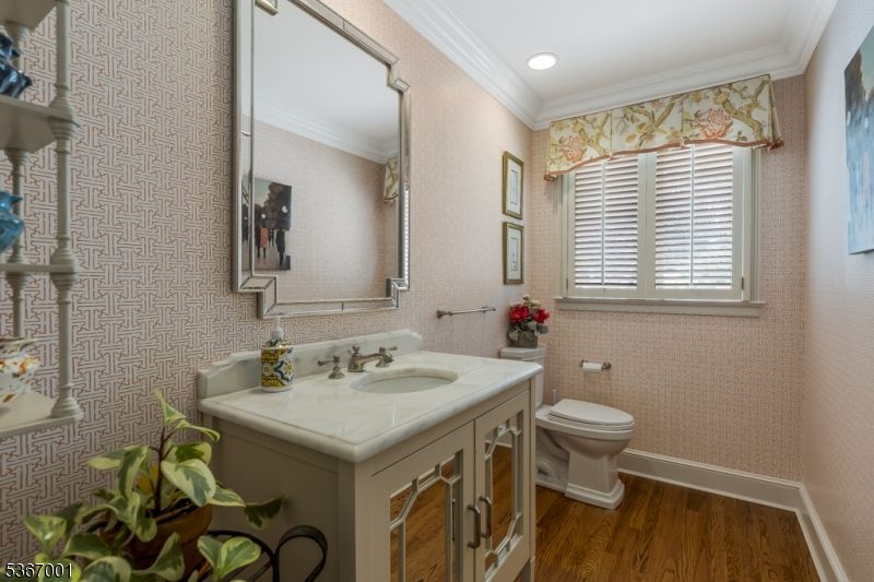 Bathroom, Interior, Recessed Lighting, Wood Texture Flooring