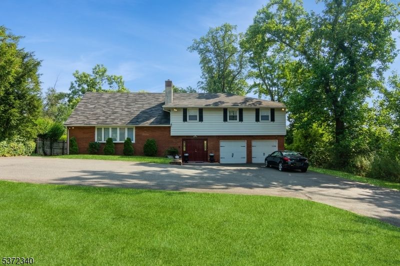 Attached, Exterior, Facade, Brick Facade, Split Level