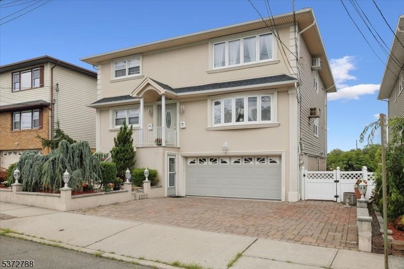 Attached, Exterior, Facade, Rowhouse
