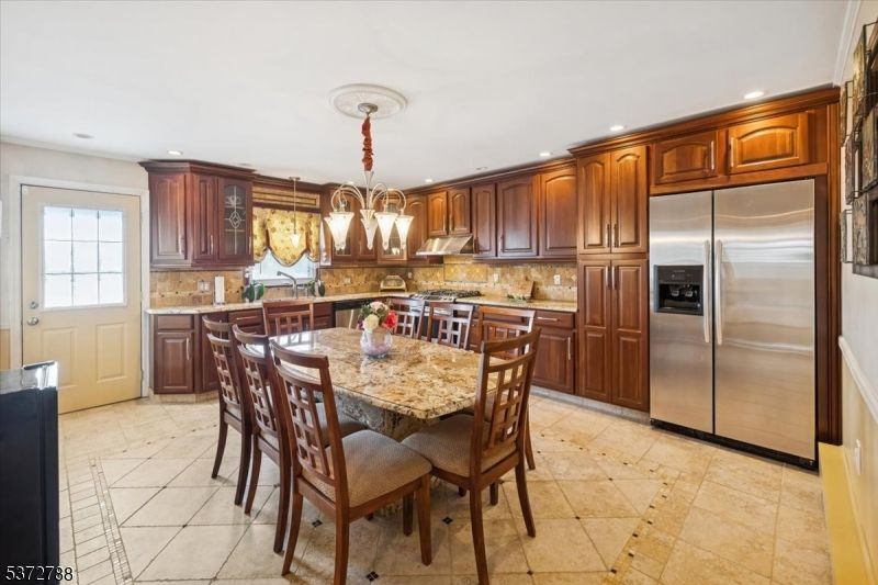 Chandelier, Dining room, Interior, Kitchen, Recessed Lighting, Stainless Steel Appliances