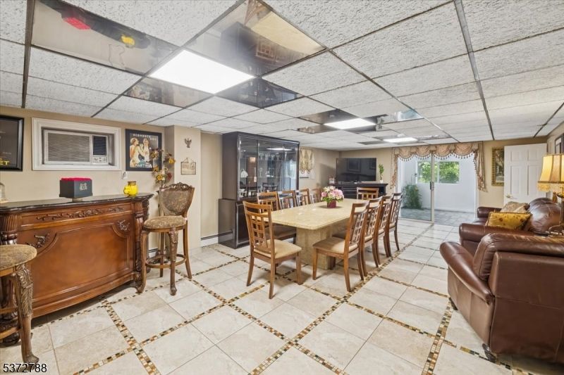 Dining room, Interior
