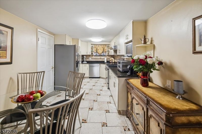 Dining room, Interior, Kitchen, Stainless Steel Appliances