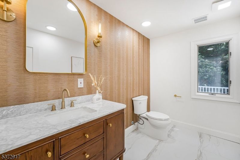 Bathroom, Interior, Marble, Recessed Lighting