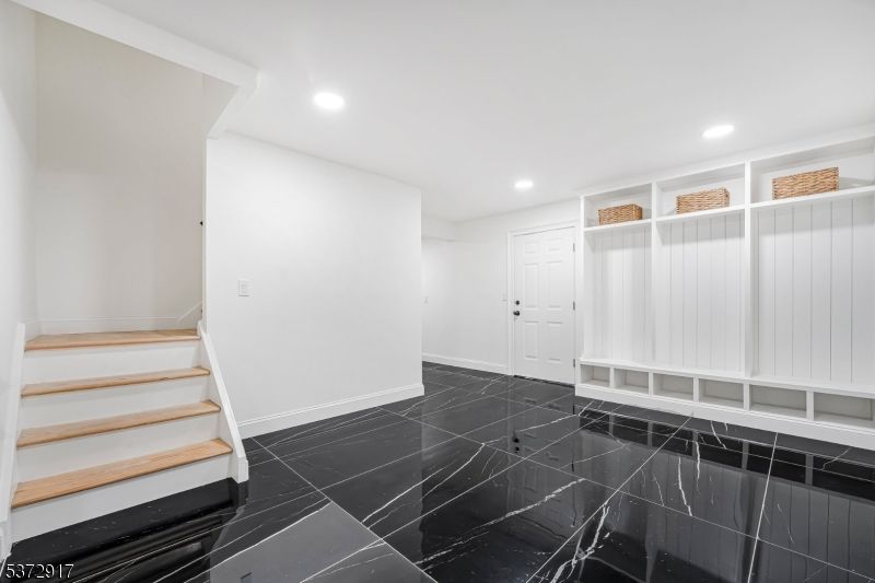 Empty room, Interior, Marble, Recessed Lighting