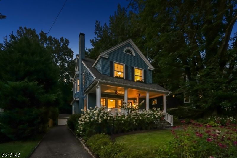 Backyard, Exterior, Facade, Queen Anne Victorian