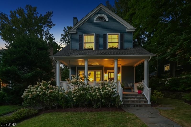 Exterior, Facade, Queen Anne Victorian