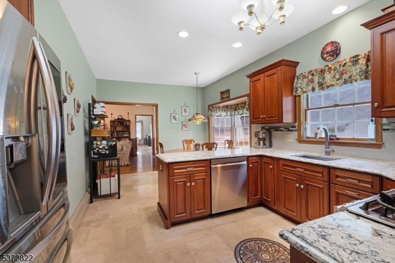 Chandelier, Dining room, Interior, Kitchen, Pendant Lights, Recessed Lighting, Stainless Steel Appliances