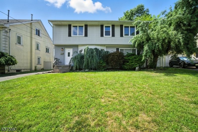 Attached, Exterior, Facade, Raised Ranch