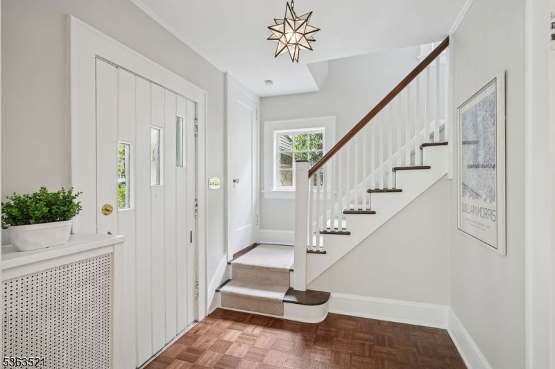 Interior, Pendant Lights, Wood Texture Flooring