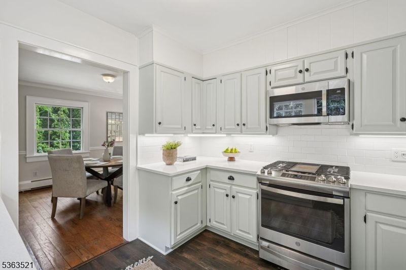 Dining room, Interior, Kitchen, Stainless Steel Appliances, Wood Texture Flooring
