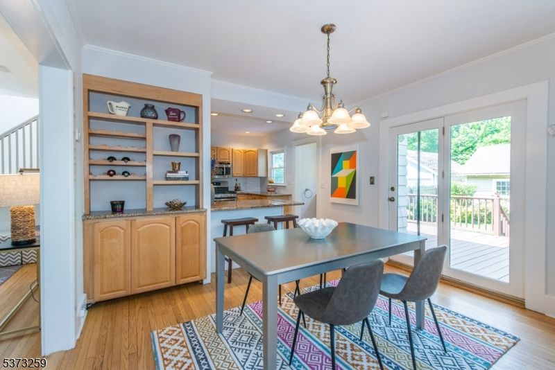 Chandelier, Dining room, Interior, Kitchen, Pendant Lights, Recessed Lighting, Wood Texture Flooring