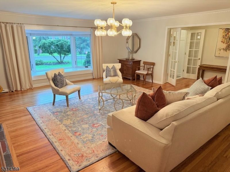 Interior, Living room, Pendant Lights, Wood Texture Flooring