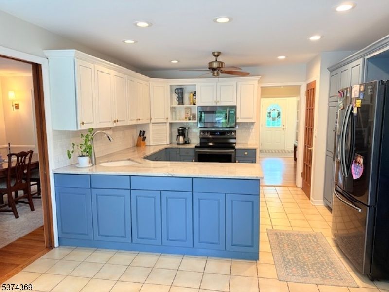 Dining room, Interior, Kitchen, Recessed Lighting, Stainless Steel Appliances, Wood Texture Flooring