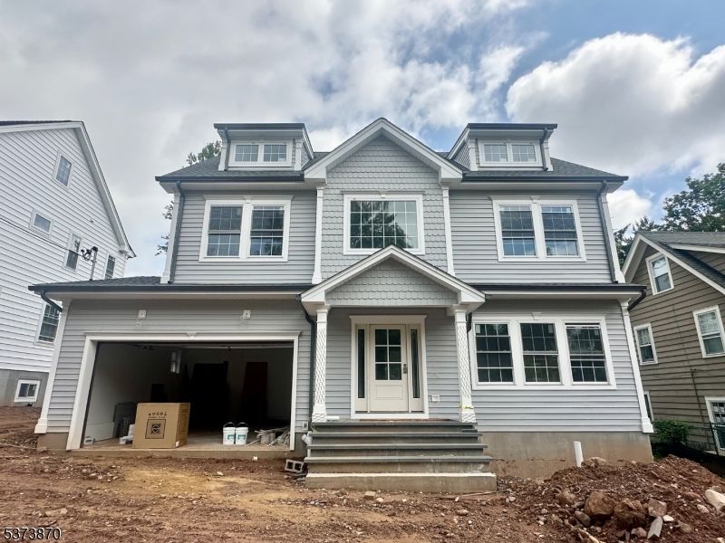 Attached, Exterior, Facade, American Foursquare