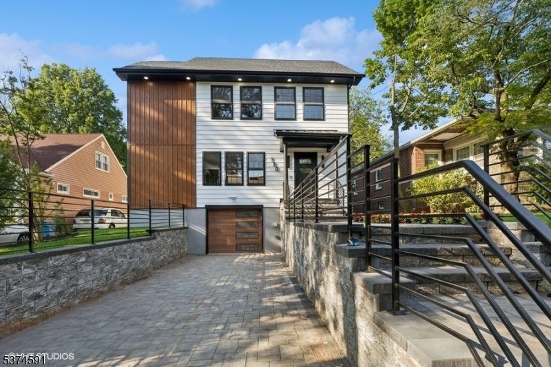 Attached, Exterior, Facade, Raised Ranch