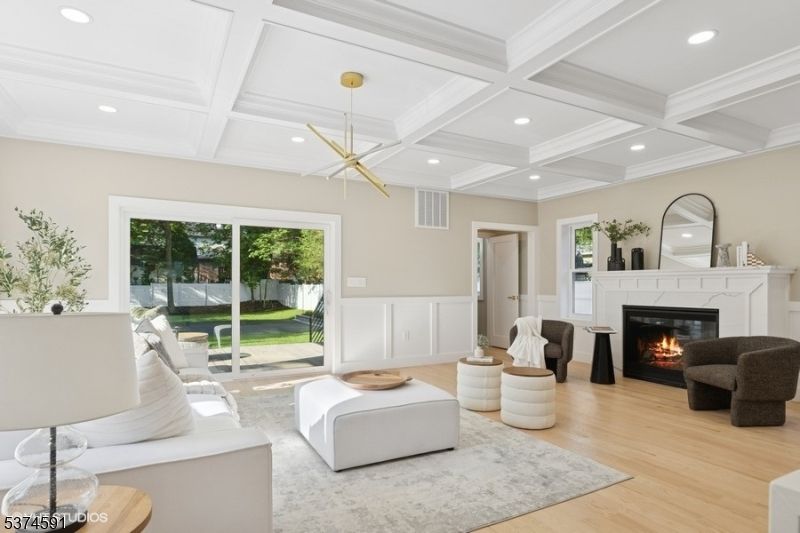 Fireplace, Interior, Living room, Pendant Lights, Recessed Lighting, Wood Texture Flooring
