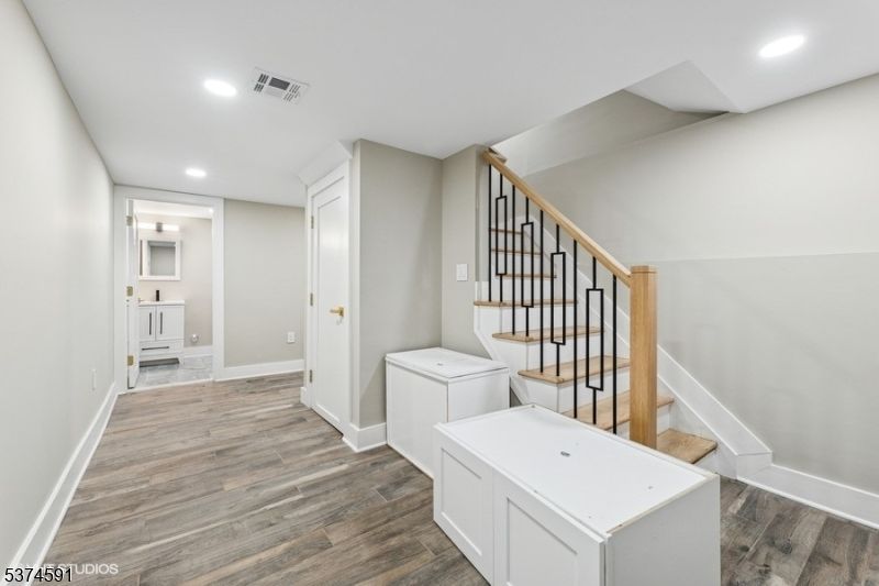 Interior, Recessed Lighting, Washer, Wood Texture Flooring