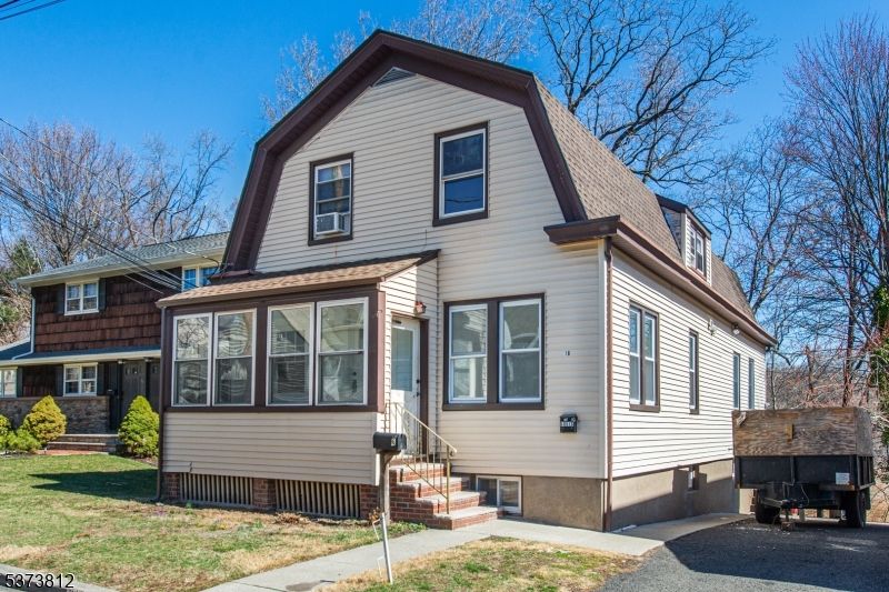 Exterior, Facade, Queen Anne Victorian
