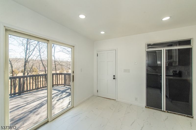 Empty room, Interior, Marble, Recessed Lighting
