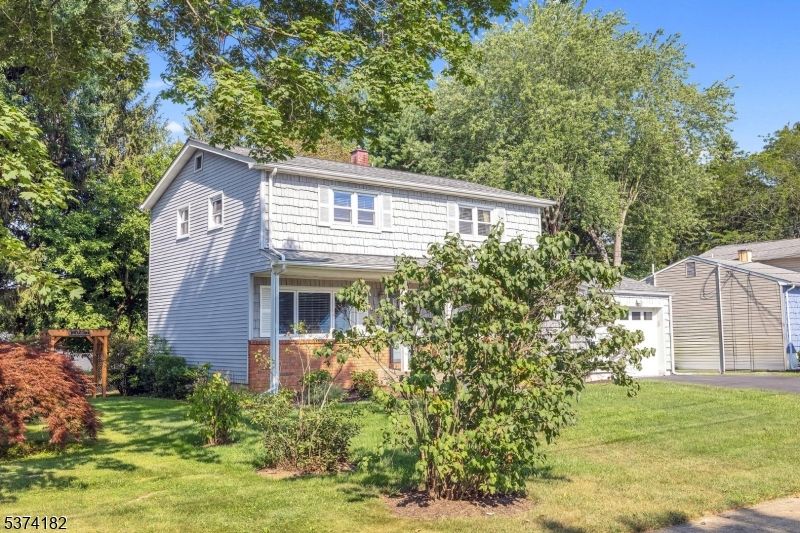 Attached, Backyard, Exterior, Facade, Split Level