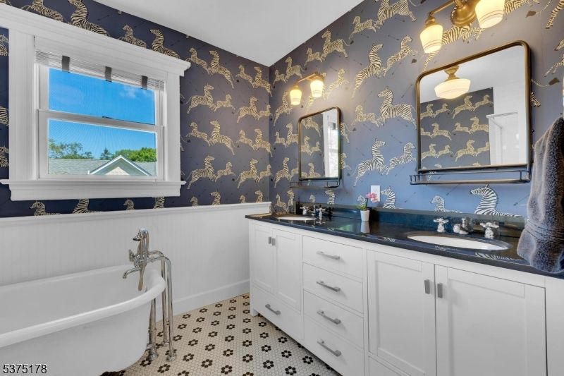 Bathroom, Dual Sink Vanities, Free Standing Baths, Interior