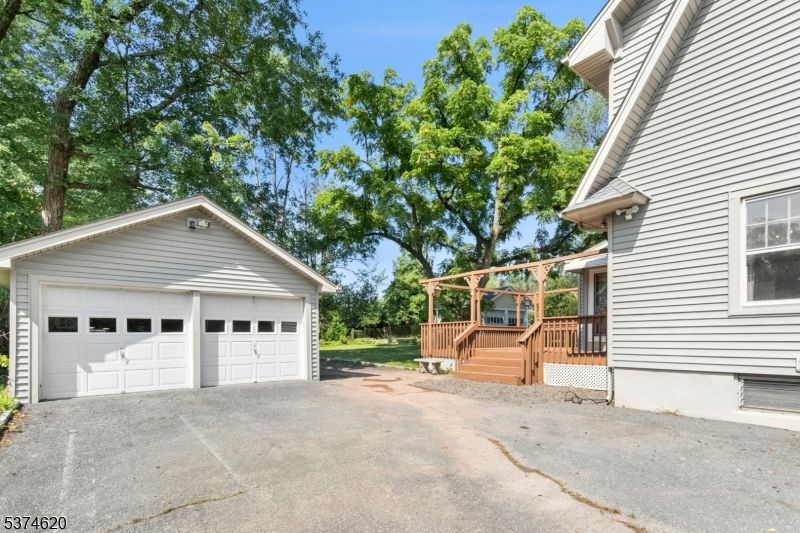 Detached Garage, Exterior