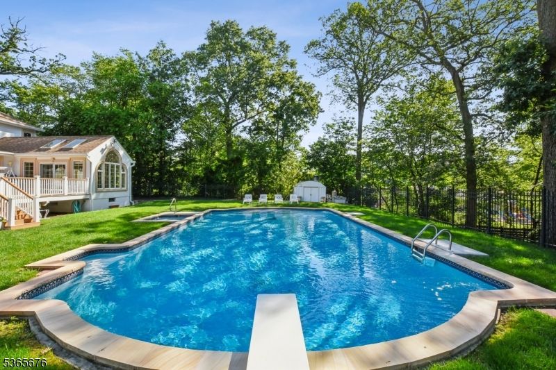 Exterior, Pool