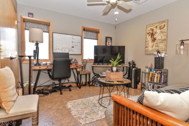 Home Office, Interior
