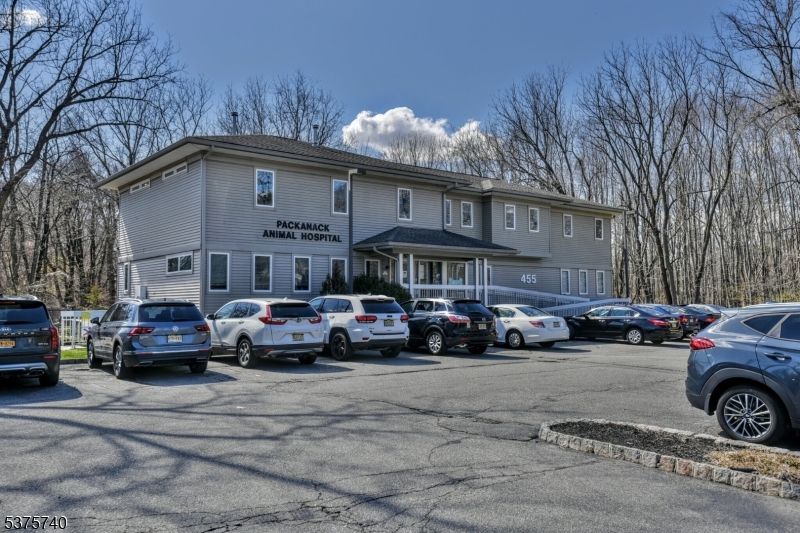 Attached, Exterior, Facade, Raised Ranch
