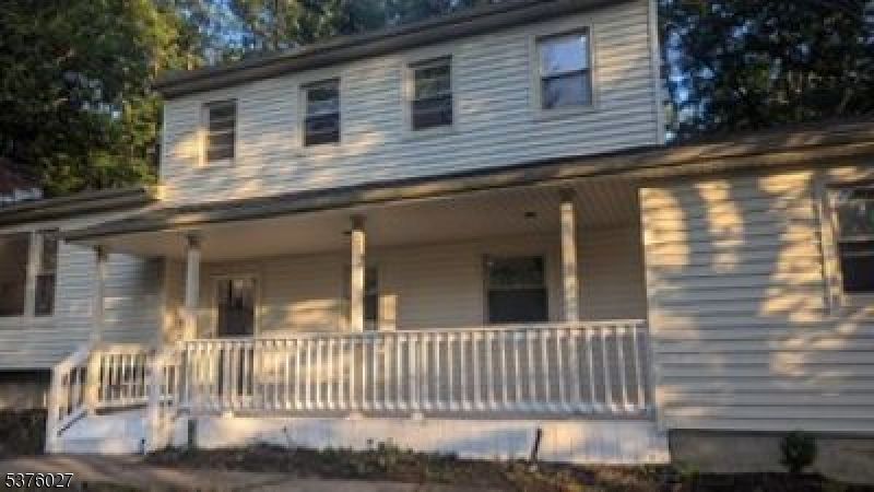 Exterior, Facade, Raised Ranch
