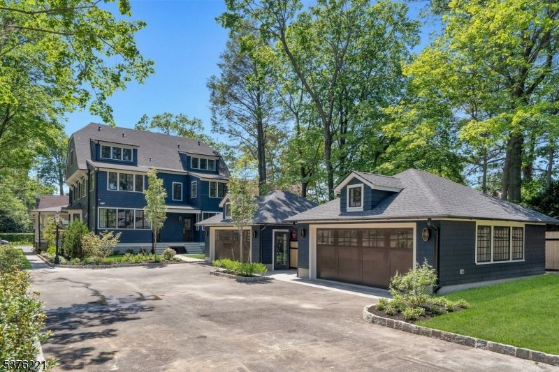 Attached, Exterior, Facade, Cape Cod