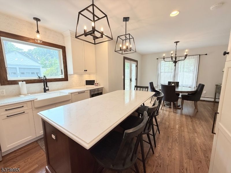 Chandelier, Dining room, Interior, Kitchen, Pendant Lights, Recessed Lighting, Wood Texture Flooring