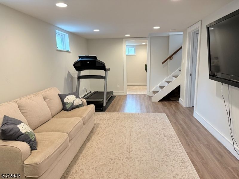 Fitness Equipment, Interior, Living room, Recessed Lighting, Wood Texture Flooring
