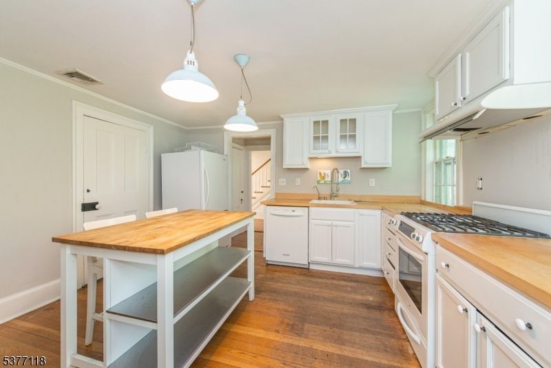 Interior, Kitchen, Pendant Lights, Wood Texture Flooring