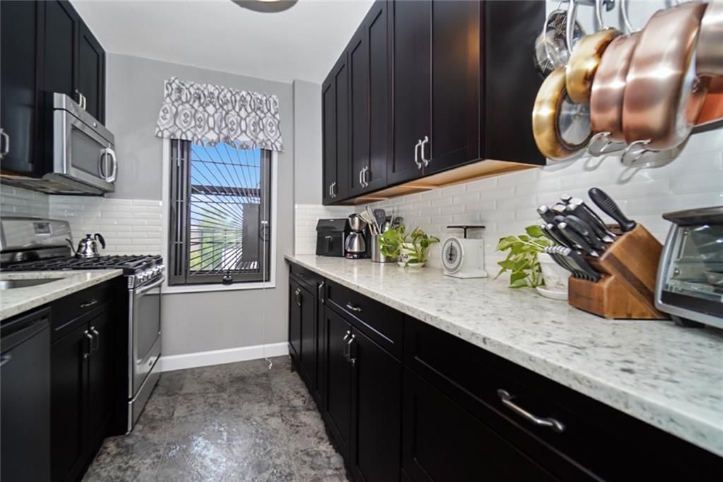 Interior, Kitchen, Stainless Steel Appliances
