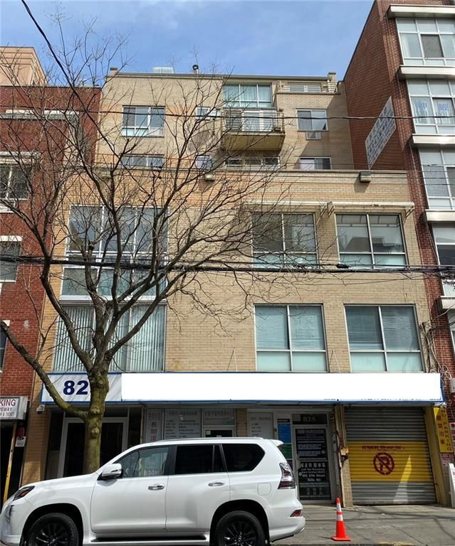 Attached, Exterior, Facade, Brick Facade, Rowhouse