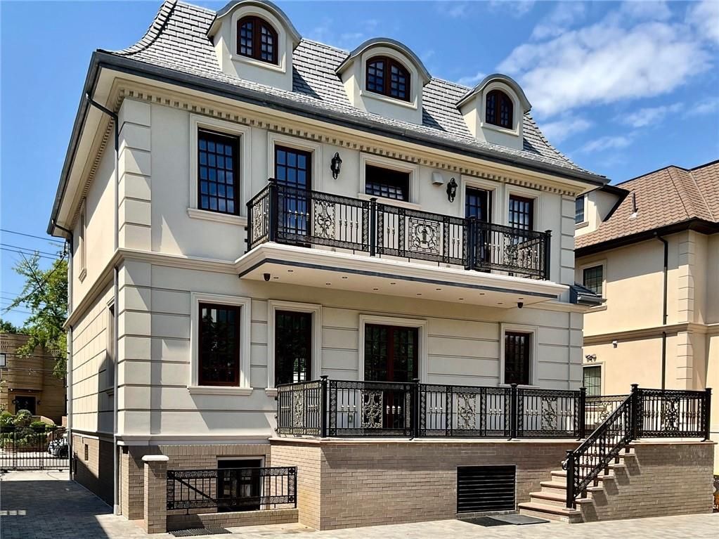 Exterior, Facade, French Provincial