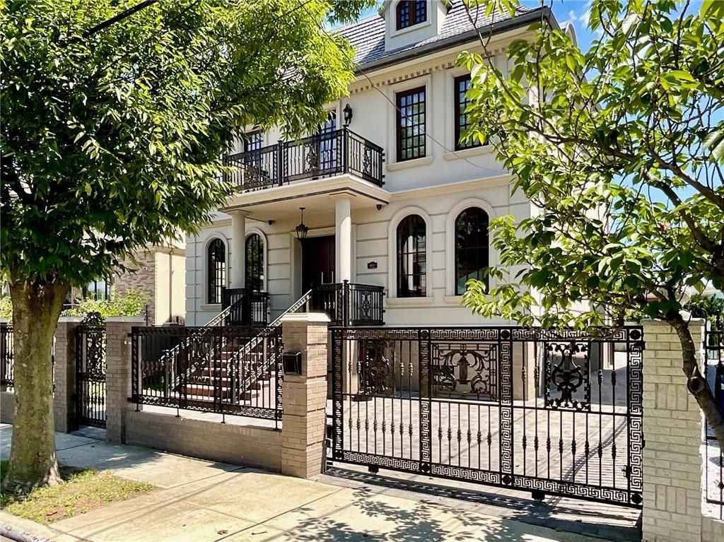 Exterior, Facade, French Provincial