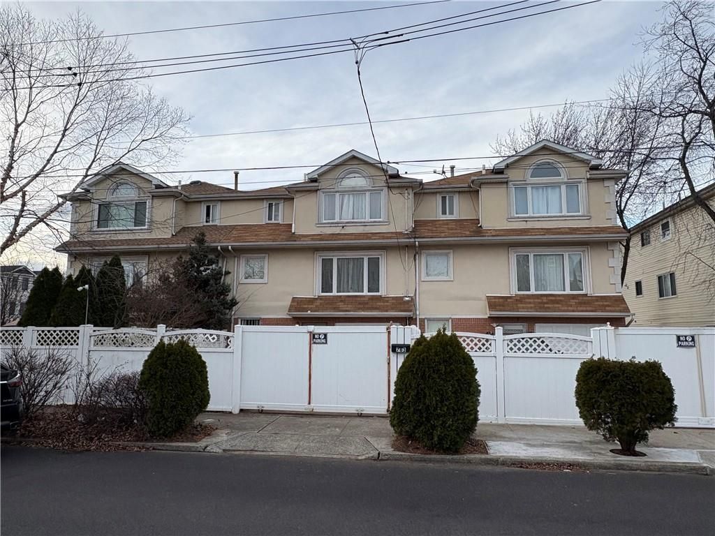 Attached, Exterior, Facade, Rowhouse
