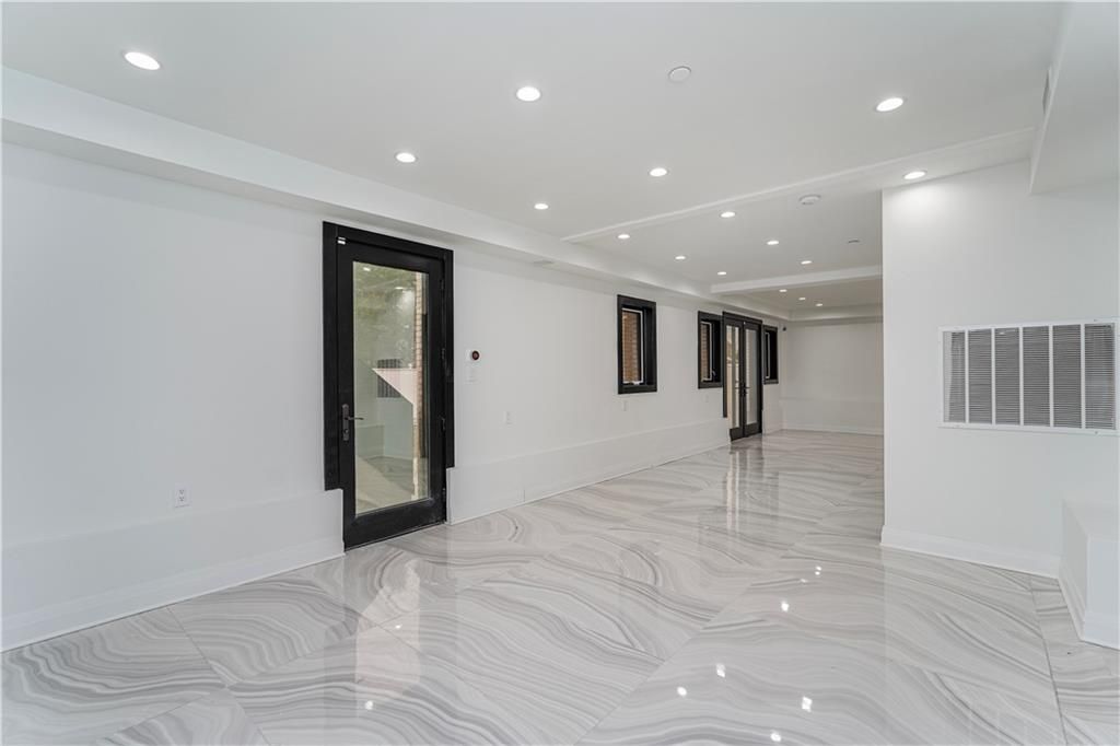 Empty room, Interior, Marble, Recessed Lighting