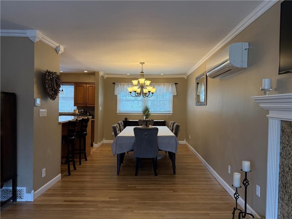 Chandelier, Dining room, Interior, Kitchen, Recessed Lighting, Wood Texture Flooring