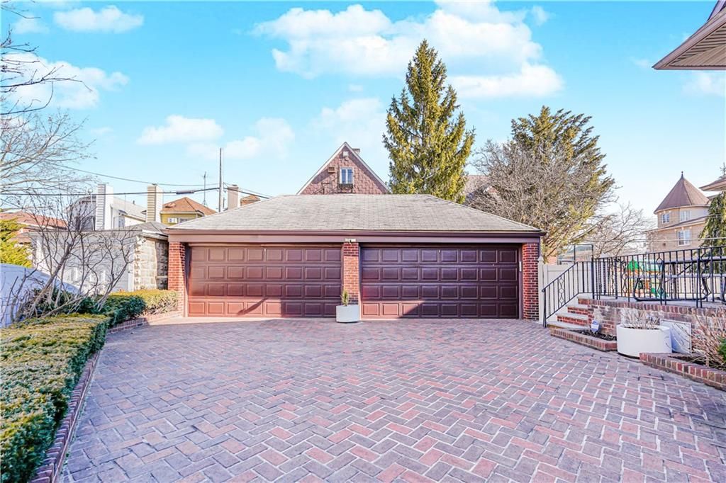 Detached Garage, Exterior
