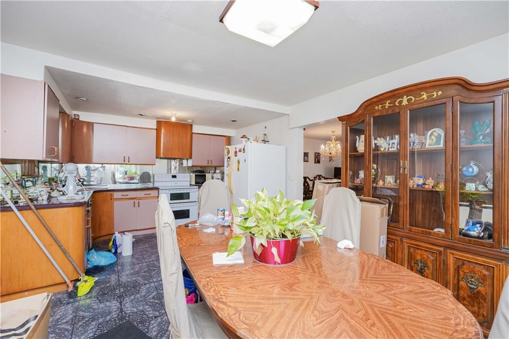 Chandelier, Dining room, Interior, Kitchen