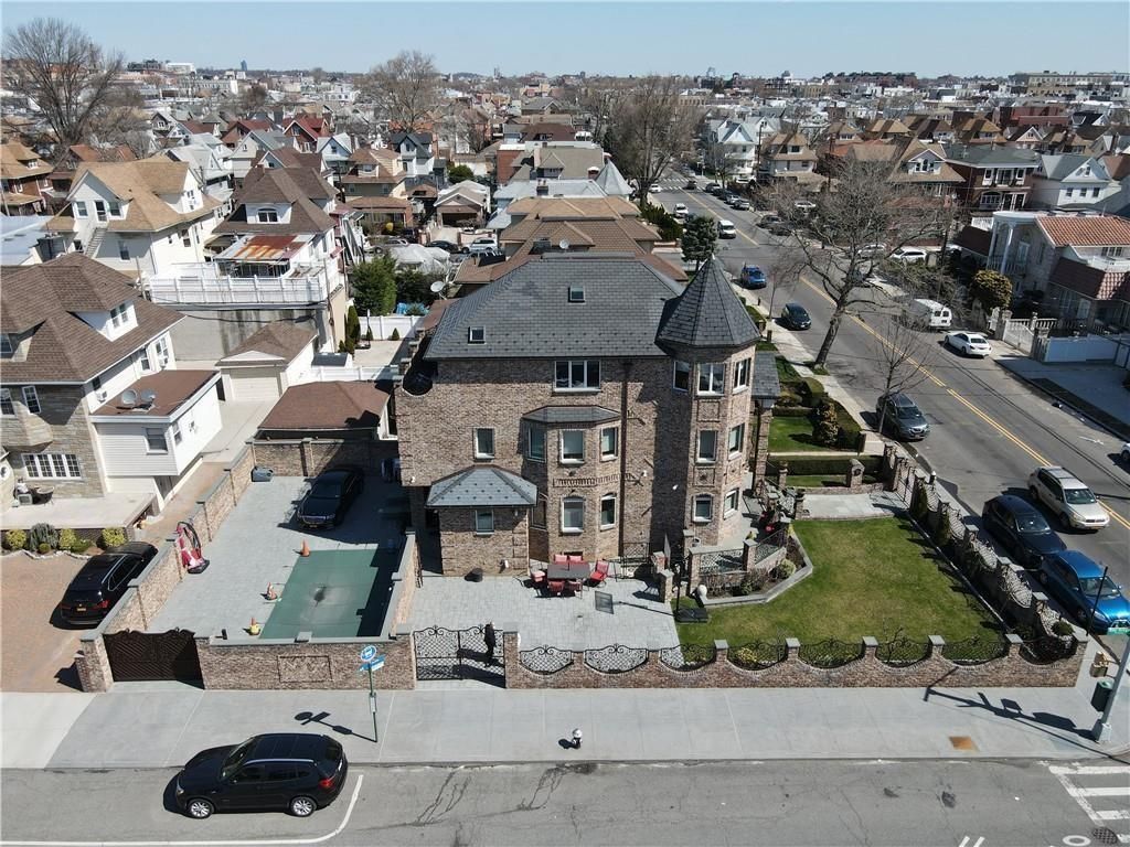 Exterior, Drone