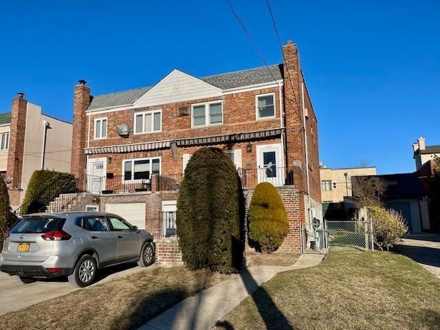 Exterior, Facade, Brick Facade, Rowhouse
